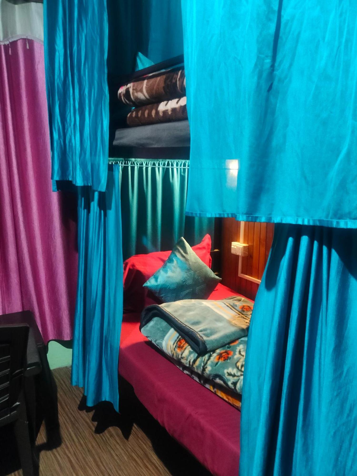 Non Stop Cafe Hostel & Stay Manāli Cameră foto